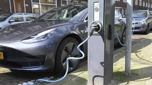 Elektrische auto’s (EV’s) in parkeergrage